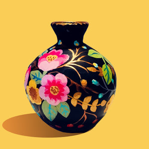 Hand Painted Flower in the Garden Teracotta Vase - Ankansala